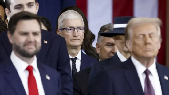 途牛配资 特朗普称已与苹果CEO库克通话 期待库克提高投资额